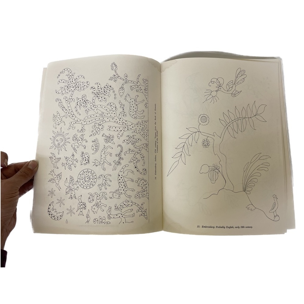 Vintage 1977 Historic Floral & Animal Designs For Embroiderers & Craftsmen - Picture 6 of 6